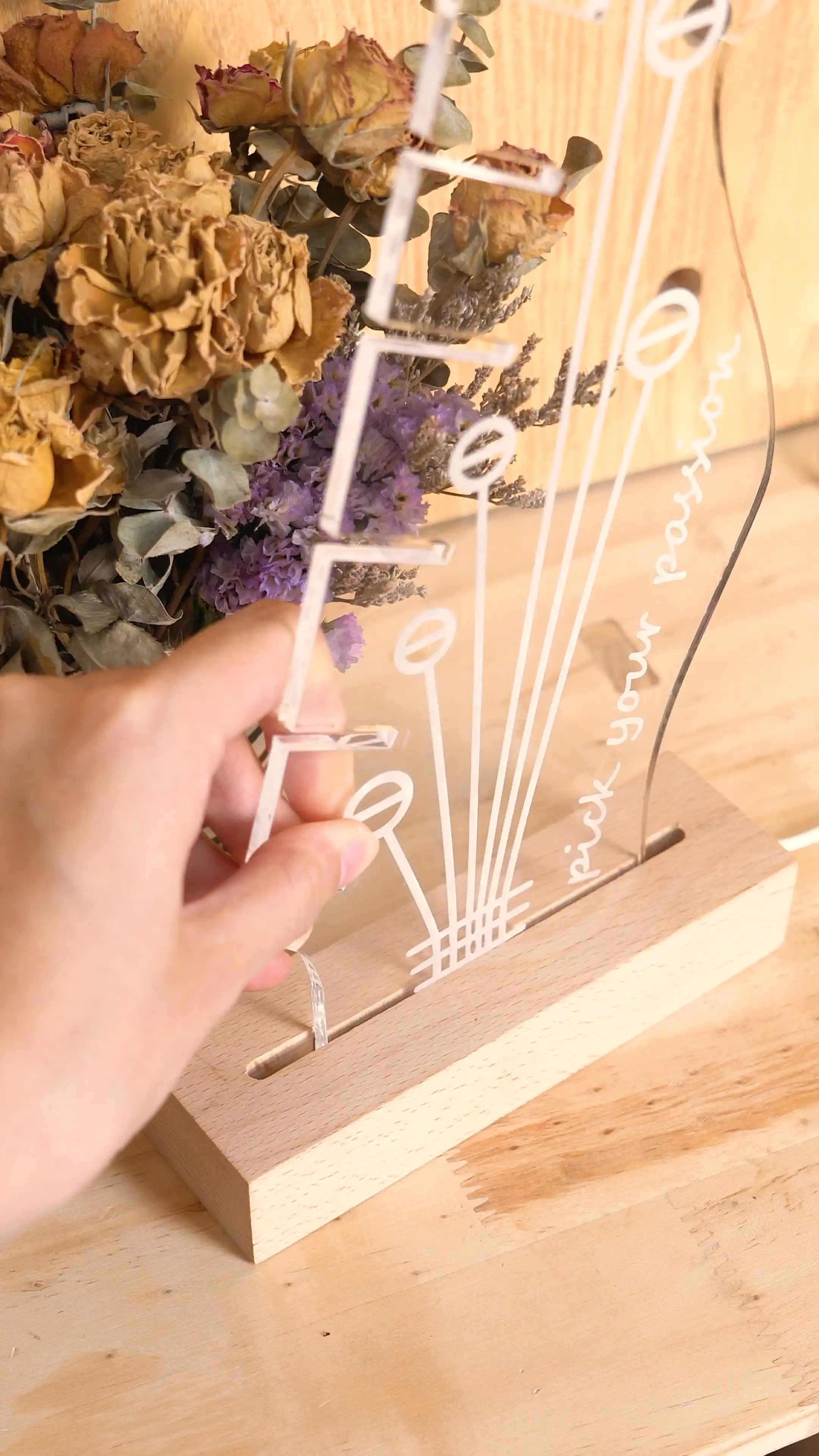 guitar pick stand (1).webp